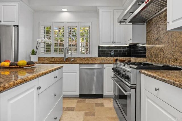 213 Hillcrest Dr., Encinitas, CA 92024