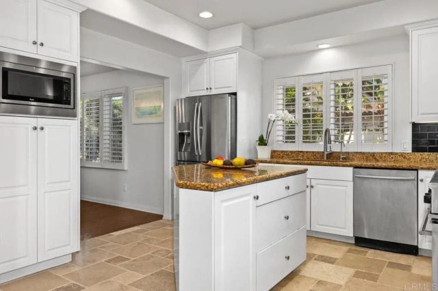 213 Hillcrest Dr., Encinitas, CA 92024