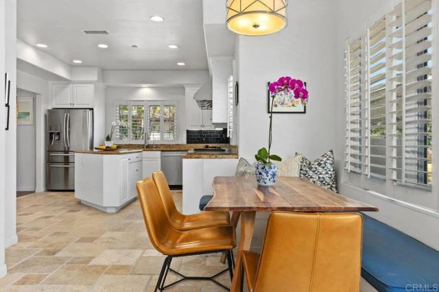 213 Hillcrest Dr., Encinitas, CA 92024