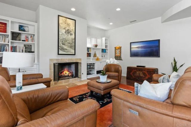 213 Hillcrest Dr., Encinitas, CA 92024