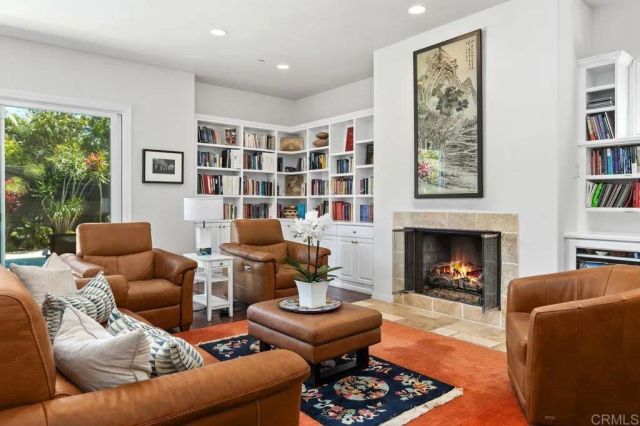 213 Hillcrest Dr., Encinitas, CA 92024