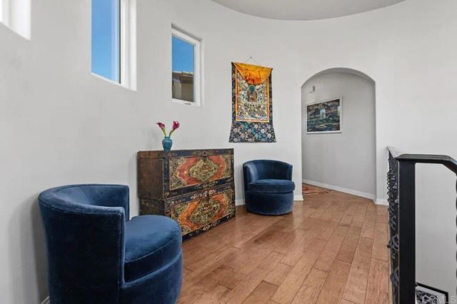 213 Hillcrest Dr., Encinitas, CA 92024