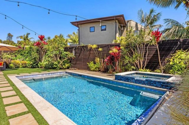 213 Hillcrest Dr., Encinitas, CA 92024