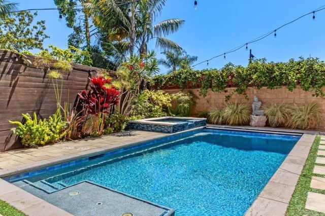 213 Hillcrest Dr., Encinitas, CA 92024