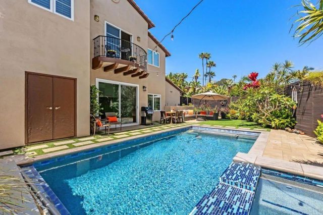 213 Hillcrest Dr., Encinitas, CA 92024