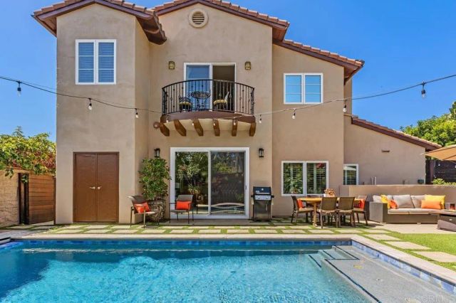 213 Hillcrest Dr., Encinitas, CA 92024