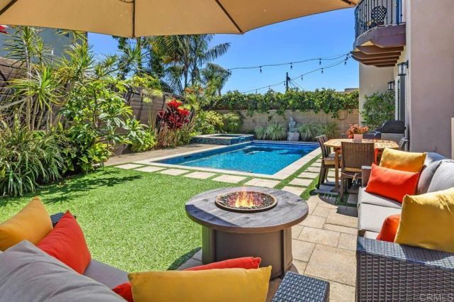 213 Hillcrest Dr., Encinitas, CA 92024