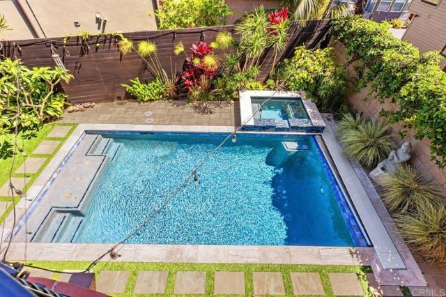 213 Hillcrest Dr., Encinitas, CA 92024