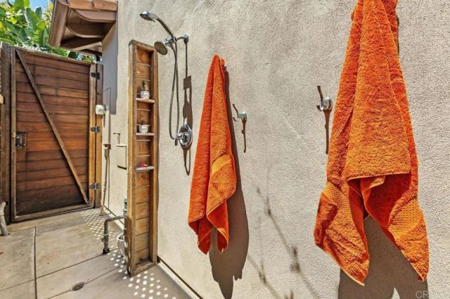 213 Hillcrest Dr., Encinitas, CA 92024