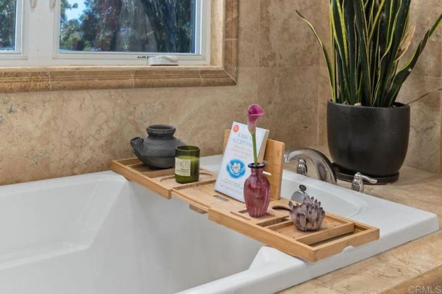 213 Hillcrest Dr., Encinitas, CA 92024
