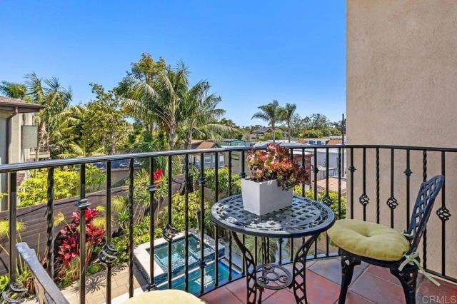 213 Hillcrest Dr., Encinitas, CA 92024