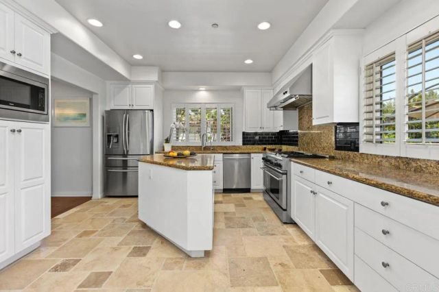 213 Hillcrest Dr., Encinitas, CA 92024