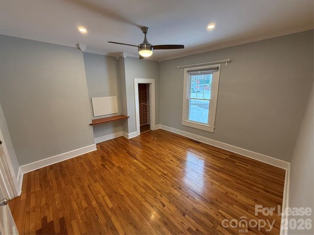 318 N Academy Street, Mooresville, NC 28115