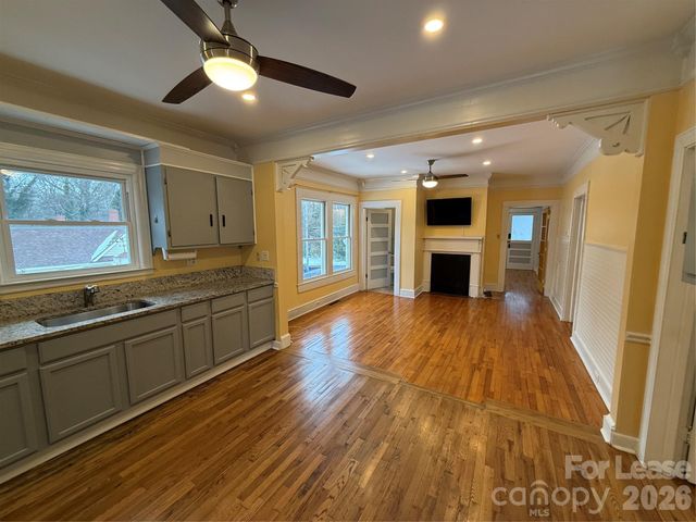 318 N Academy Street, Mooresville, NC 28115