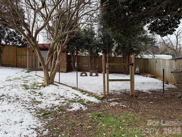 318 N Academy Street, Mooresville, NC 28115