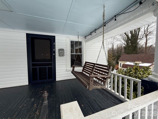 318 N Academy Street, Mooresville, NC 28115