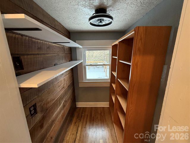 318 N Academy Street, Mooresville, NC 28115