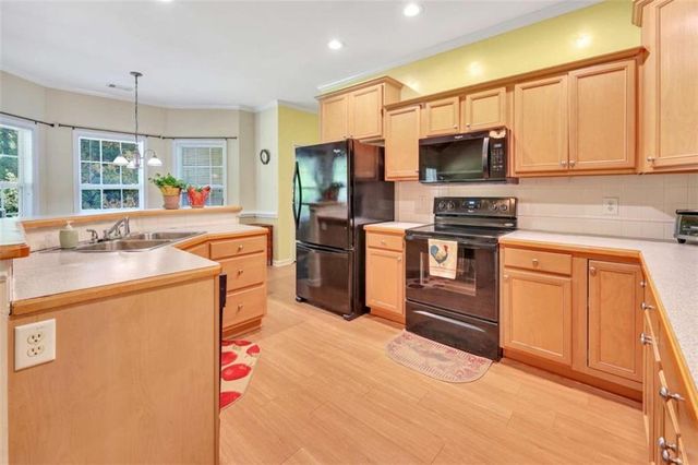 95 Blue Grass Way, Oxford, GA 30054