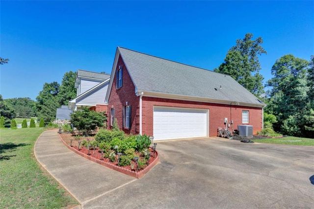 95 Blue Grass Way, Oxford, GA 30054