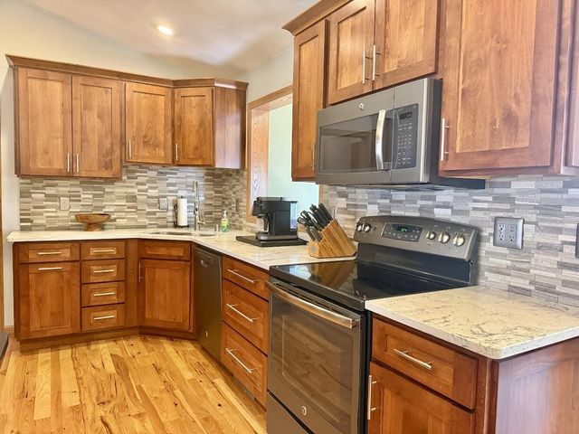 1035 Laager LANE, Oshkosh, WI 54902
