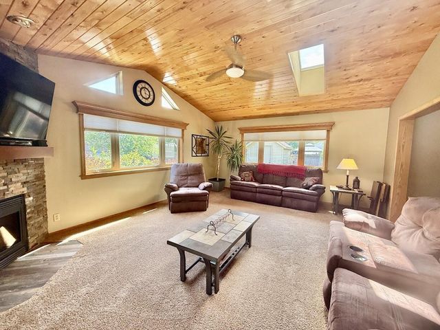 1035 Laager LANE, Oshkosh, WI 54902