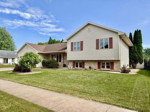 1035 Laager LANE, Oshkosh, WI 54902