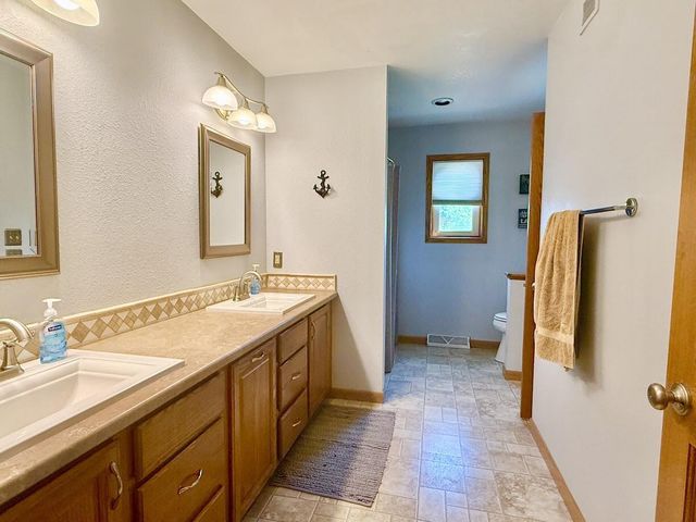 1035 Laager LANE, Oshkosh, WI 54902