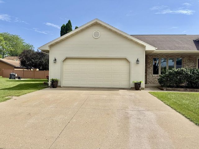 1035 Laager LANE, Oshkosh, WI 54902
