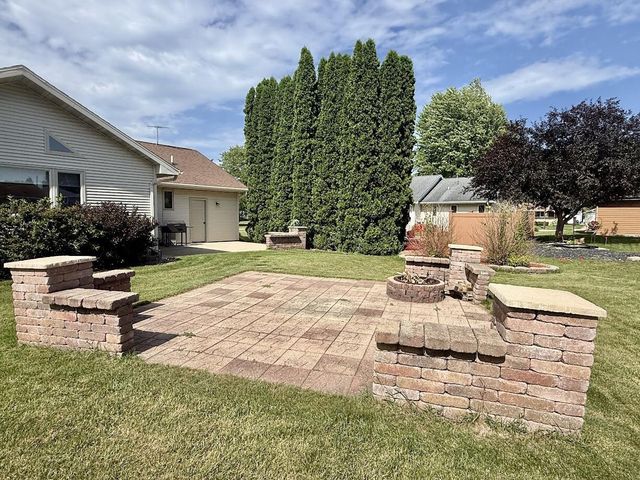 1035 Laager LANE, Oshkosh, WI 54902
