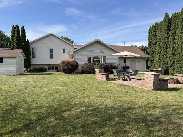 1035 Laager LANE, Oshkosh, WI 54902