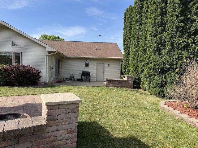 1035 Laager LANE, Oshkosh, WI 54902