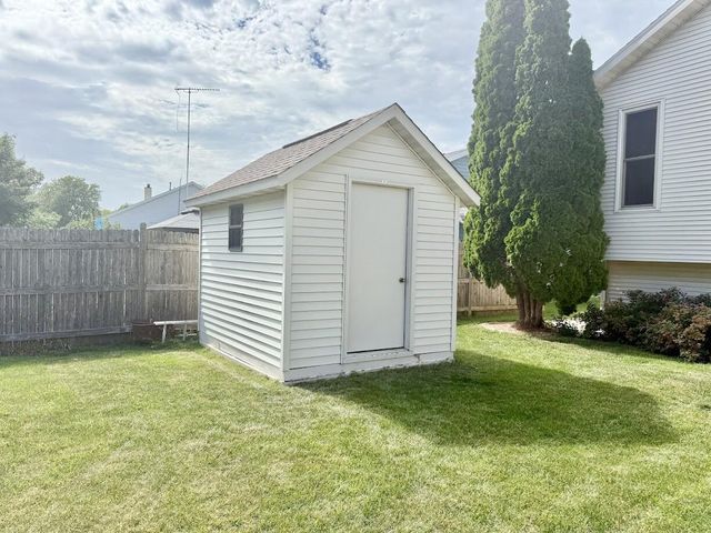 1035 Laager LANE, Oshkosh, WI 54902