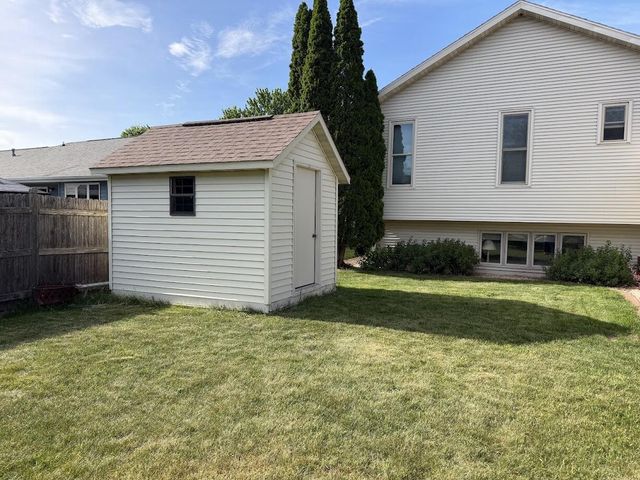 1035 Laager LANE, Oshkosh, WI 54902