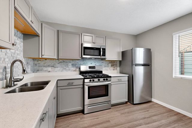 1812 Buena Vista Drive SE 4, Albuquerque, NM 87106