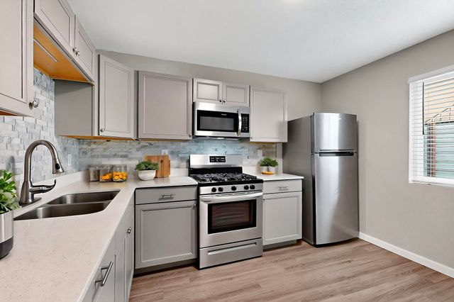 1812 Buena Vista Drive SE 4, Albuquerque, NM 87106