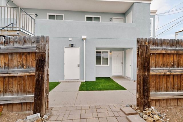 1812 Buena Vista Drive SE 4, Albuquerque, NM 87106