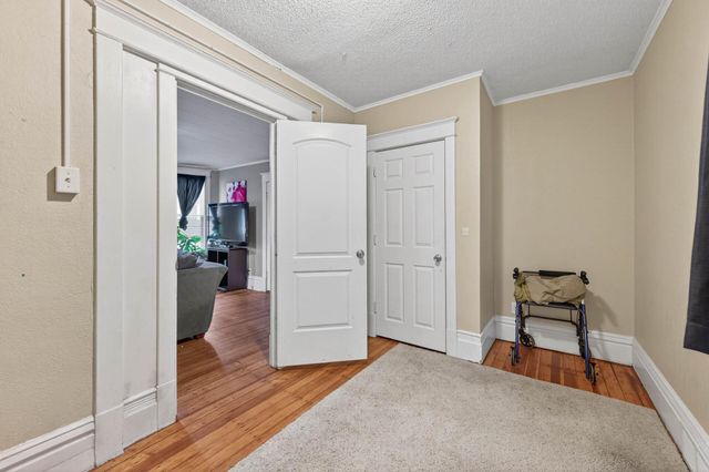 895 Rose Avenue E, Saint Paul, MN 55106