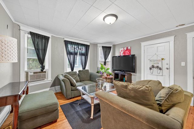 895 Rose Avenue E, Saint Paul, MN 55106