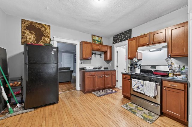 895 Rose Avenue E, Saint Paul, MN 55106