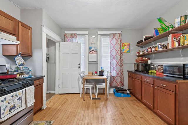 895 Rose Avenue E, Saint Paul, MN 55106