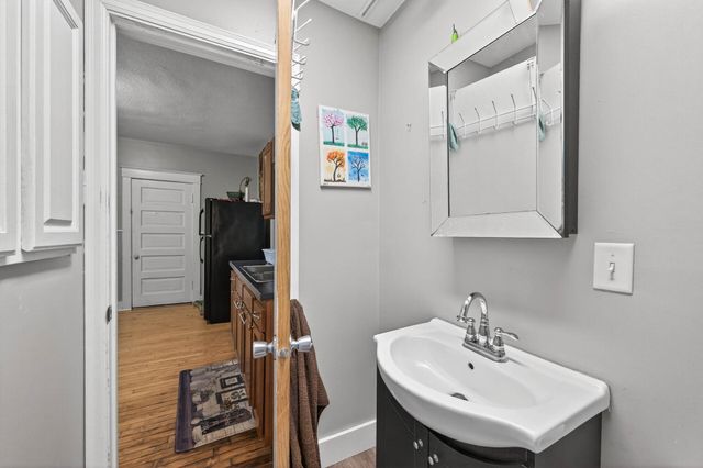 895 Rose Avenue E, Saint Paul, MN 55106