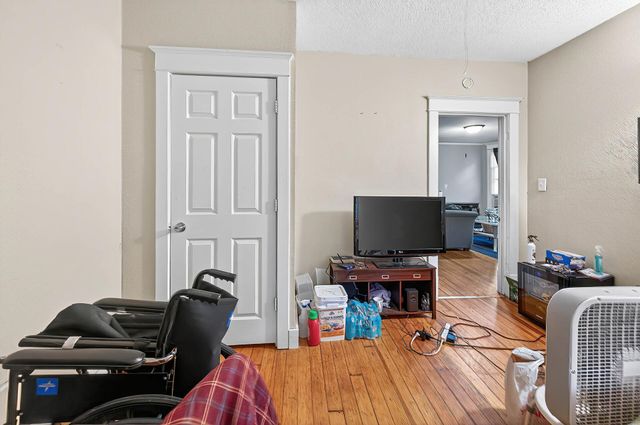 895 Rose Avenue E, Saint Paul, MN 55106