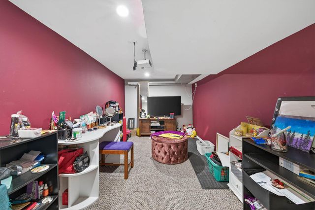 895 Rose Avenue E, Saint Paul, MN 55106