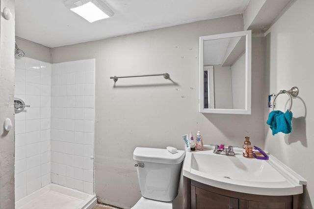 895 Rose Avenue E, Saint Paul, MN 55106