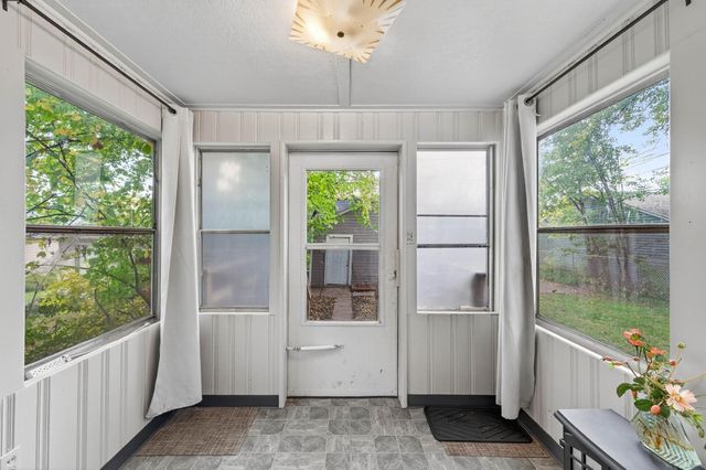 895 Rose Avenue E, Saint Paul, MN 55106