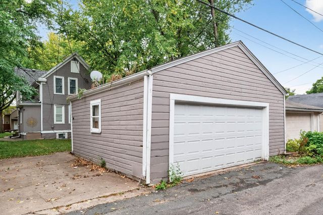 895 Rose Avenue E, Saint Paul, MN 55106