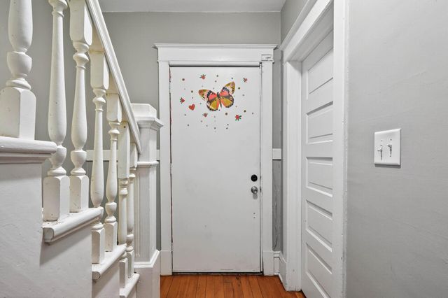 895 Rose Avenue E, Saint Paul, MN 55106