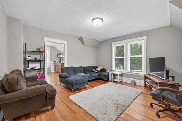 895 Rose Avenue E, Saint Paul, MN 55106