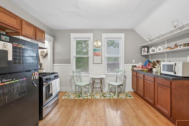 895 Rose Avenue E, Saint Paul, MN 55106