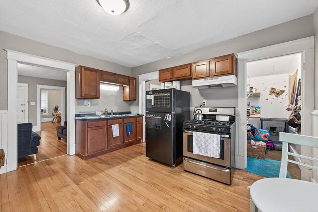 895 Rose Avenue E, Saint Paul, MN 55106